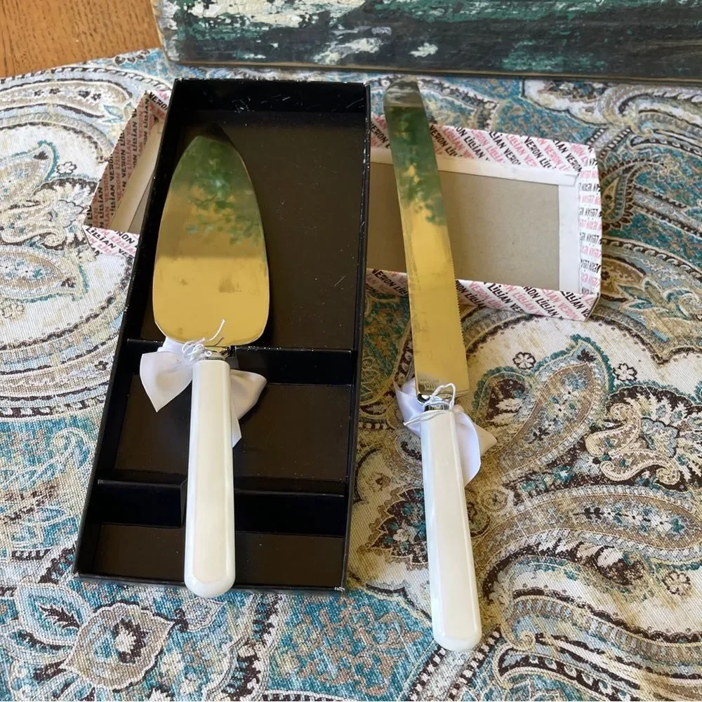 Lillian Vernon Swirl Frost Lucite Cake serving set Vintage with box knife